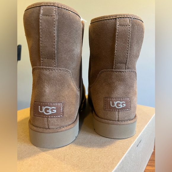 UGG Women's Classic Mini II Boot - Picture 4 of 7